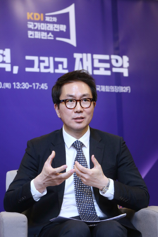 정대희 한국개발연구원(KDI) 거시·금융정책연구부장이 30일 서울 중구 대한상공회의소에서 본지와 인터뷰를 하고 있다.<KDI 제공>